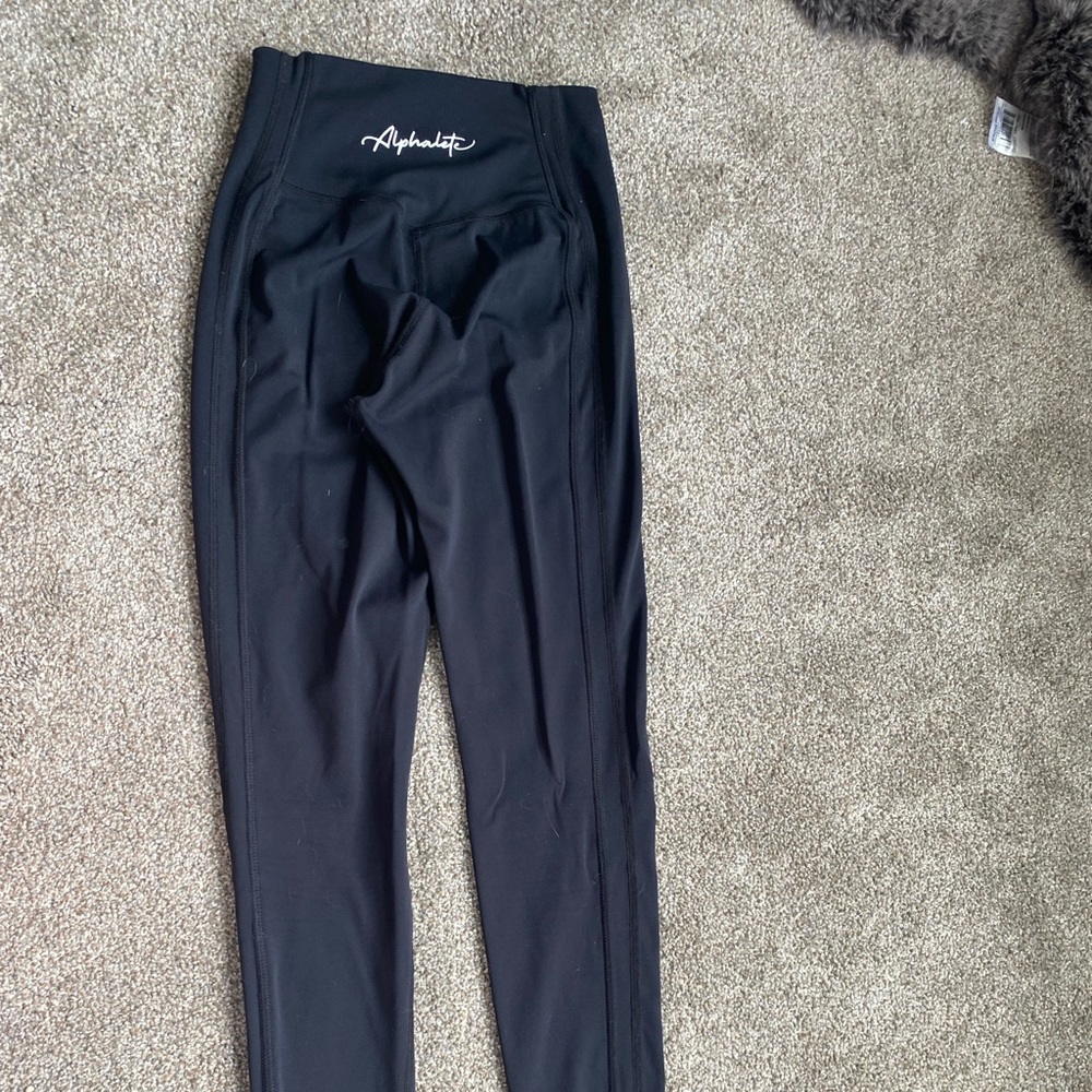 SOLD Alphalete Pulse Kinetic Leggings